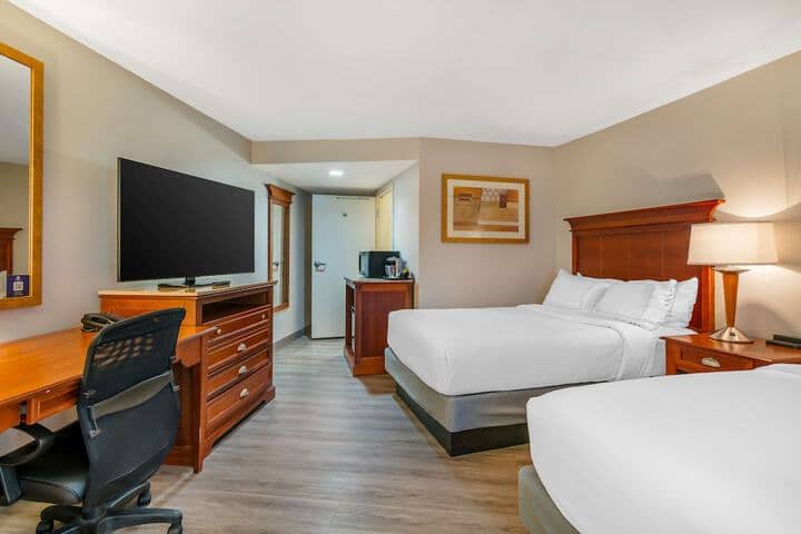 Room 5 of 33